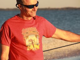 man-male-aloha-waikiki-tee-beach-ATB6687